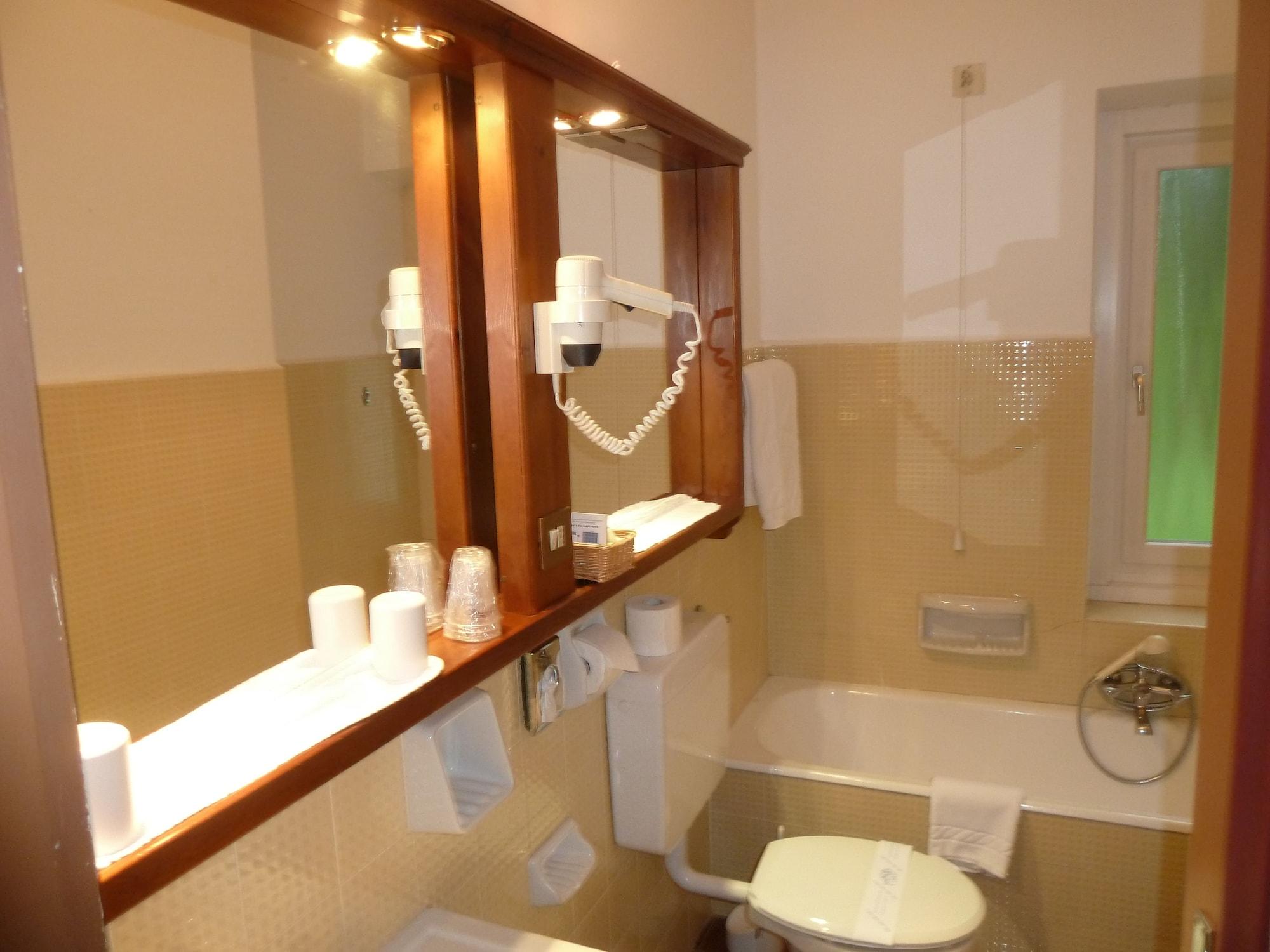 Menardi Hotel